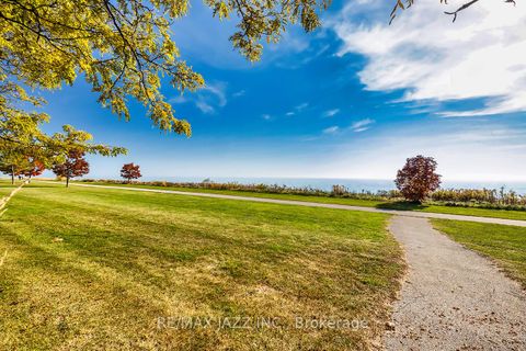 Photo 30 at 102 - 375 Lakebreeze Drive, Newcastle, Clarington