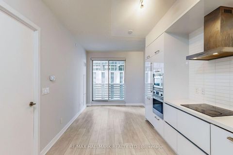 Photo 2 at 313 - 2221 Yonge Street, Mount Pleasant West, Toronto