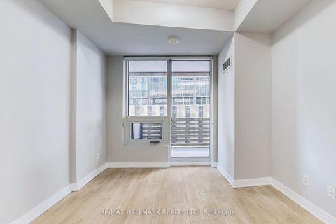 Photo 8 at 313 - 2221 Yonge Street, Mount Pleasant West, Toronto