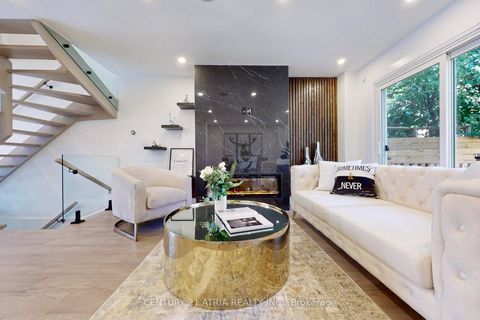 Photo 4 at 42 Coventry Court, Crosby, Richmond Hill