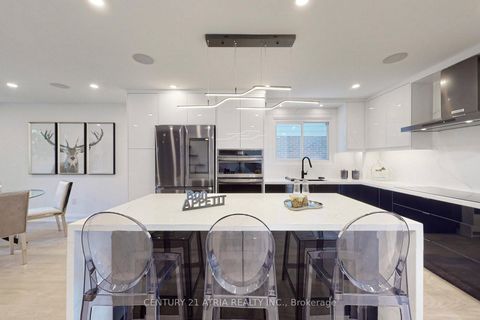 Photo 5 at 42 Coventry Court, Crosby, Richmond Hill