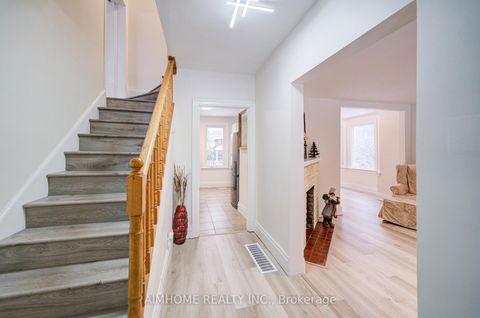 Photo 5 at 222 Richmond Street, Mill Pond, Richmond Hill