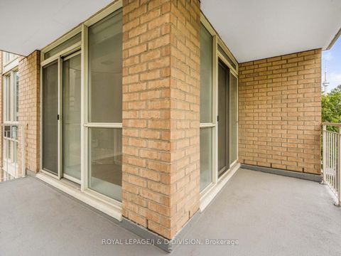 Photo 15 at 305 - 18 Stafford Street, Niagara, Toronto