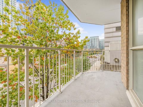 Photo 16 at 305 - 18 Stafford Street, Niagara, Toronto