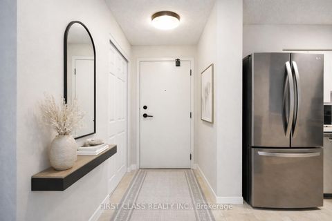 Photo 4 at 812 - 260 Davis Drive, Central Newmarket, Newmarket