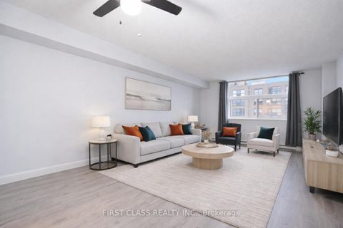 Photo 5 at 812 - 260 Davis Drive, Central Newmarket, Newmarket