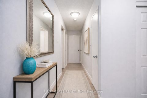 Photo 9 at 812 - 260 Davis Drive, Central Newmarket, Newmarket