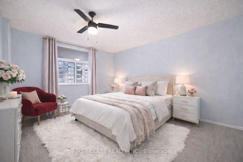 Photo 12 at 812 - 260 Davis Drive, Central Newmarket, Newmarket