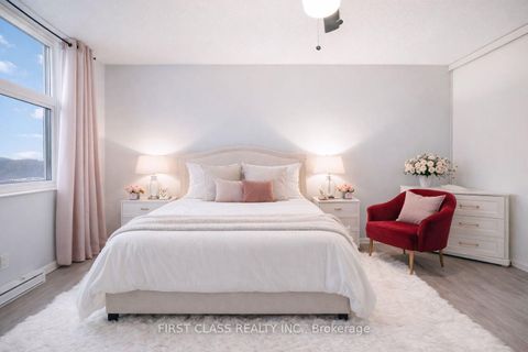 Photo 13 at 812 - 260 Davis Drive, Central Newmarket, Newmarket