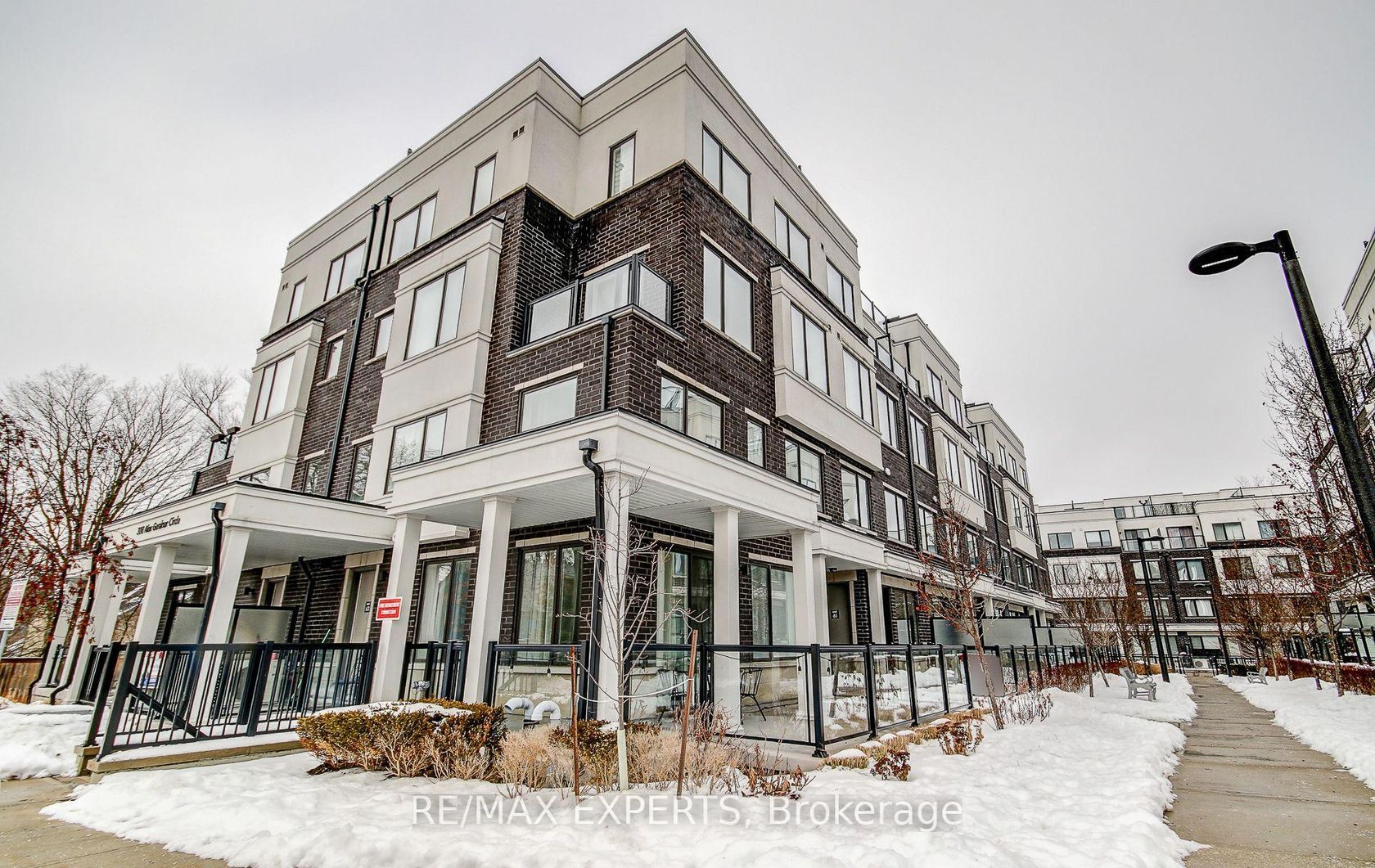 61 - 300 Alex Gardner Circle, Aurora Village, Aurora photo 8