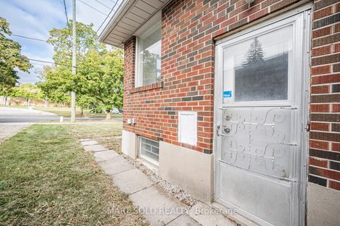Photo 20 at 81 Maxome Avenue, Newtonbrook East, Toronto