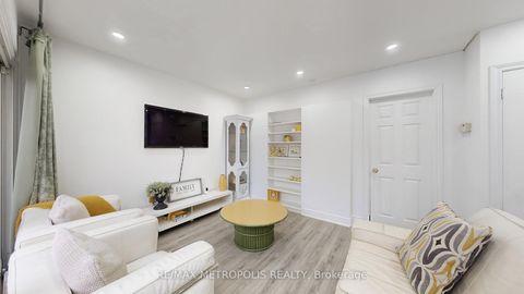 Photo 10 at 1 - 30 Sentinel Road, York University Heights, Toronto