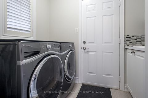 Photo 11 at 59 Stonecliffe Crescent, Aurora Estates, Aurora