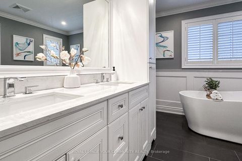 Photo 36 at 59 Stonecliffe Crescent, Aurora Estates, Aurora