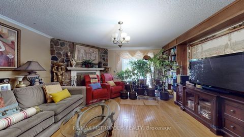 Photo 7 at 11 Conamore Crescent, York University Heights, Toronto