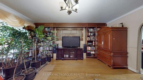 Photo 8 at 11 Conamore Crescent, York University Heights, Toronto