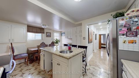 Photo 11 at 11 Conamore Crescent, York University Heights, Toronto