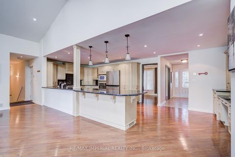 Photo 12 at 20 Blackforest Drive, Oak Ridges, Richmond Hill