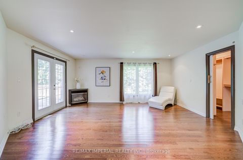 Photo 13 at 20 Blackforest Drive, Oak Ridges, Richmond Hill