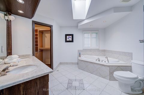 Photo 16 at 20 Blackforest Drive, Oak Ridges, Richmond Hill