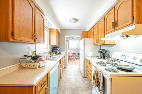 Photo 8 at 31 Sylvia Street, Grove East, Barrie