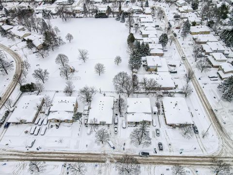 Photo 13 at 31 Sylvia Street, Grove East, Barrie