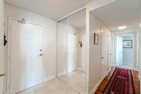 Photo 5 at 2010 - 350 Webb Drive, City Centre, Mississauga