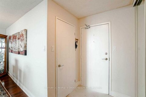 Photo 6 at 2010 - 350 Webb Drive, City Centre, Mississauga