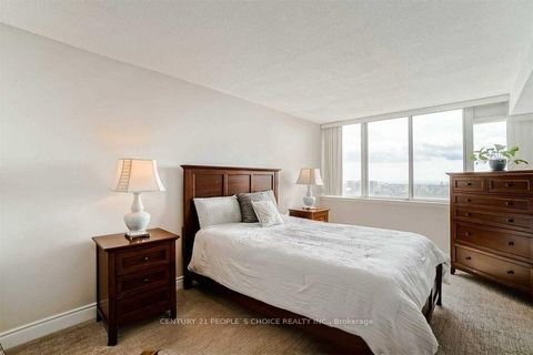 Photo 13 at 2010 - 350 Webb Drive, City Centre, Mississauga