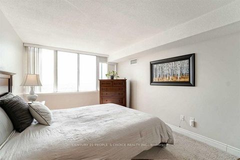 Photo 14 at 2010 - 350 Webb Drive, City Centre, Mississauga