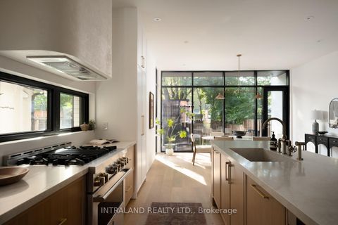 Photo 8 at 741 Richmond Street W, Niagara, Toronto