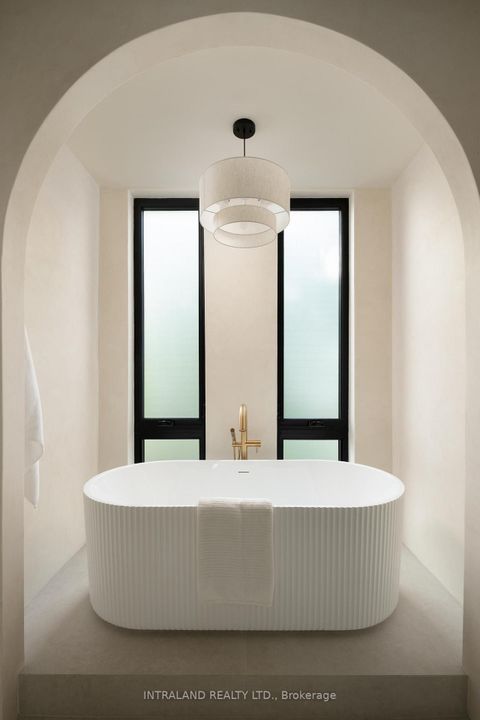 Photo 15 at 741 Richmond Street W, Niagara, Toronto