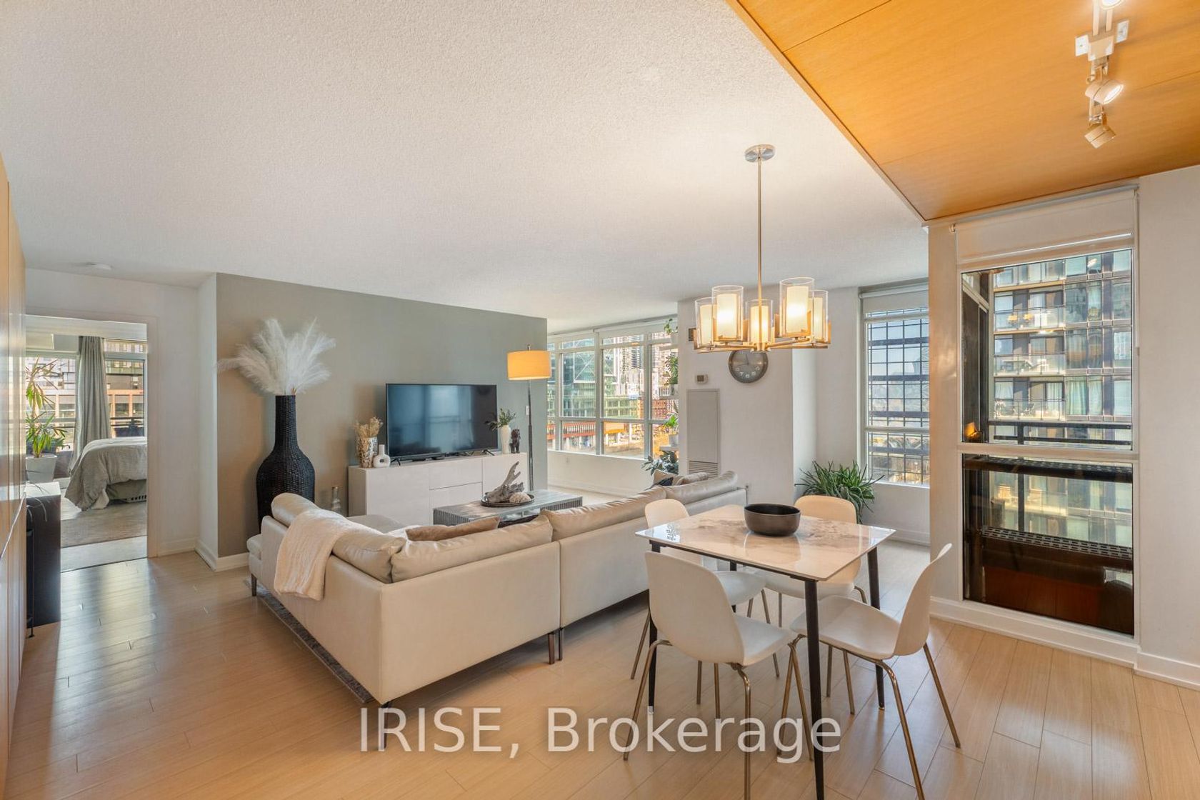 949 - 10 Capreol Court, Waterfront Communities C1, Toronto 