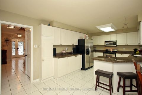 Photo 10 at 6 Coldstream Crescent, Devonsleigh, Richmond Hill