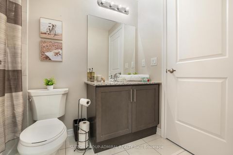 Photo 5 at 1016 - 9255 Jane Street, Maple, Vaughan