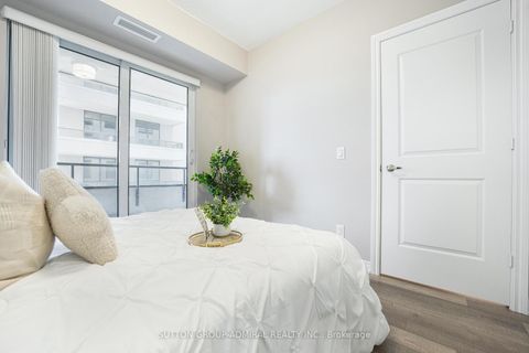 Photo 7 at 1016 - 9255 Jane Street, Maple, Vaughan