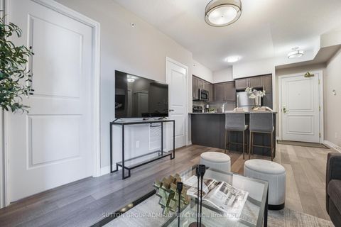 Photo 11 at 1016 - 9255 Jane Street, Maple, Vaughan