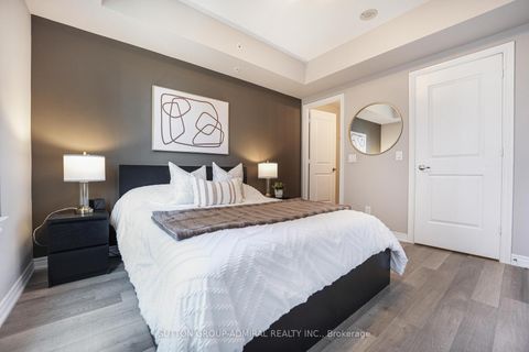 Photo 13 at 1016 - 9255 Jane Street, Maple, Vaughan