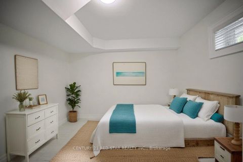 Photo 11 at 164 Elmhurst Drive, Kipling, Toronto