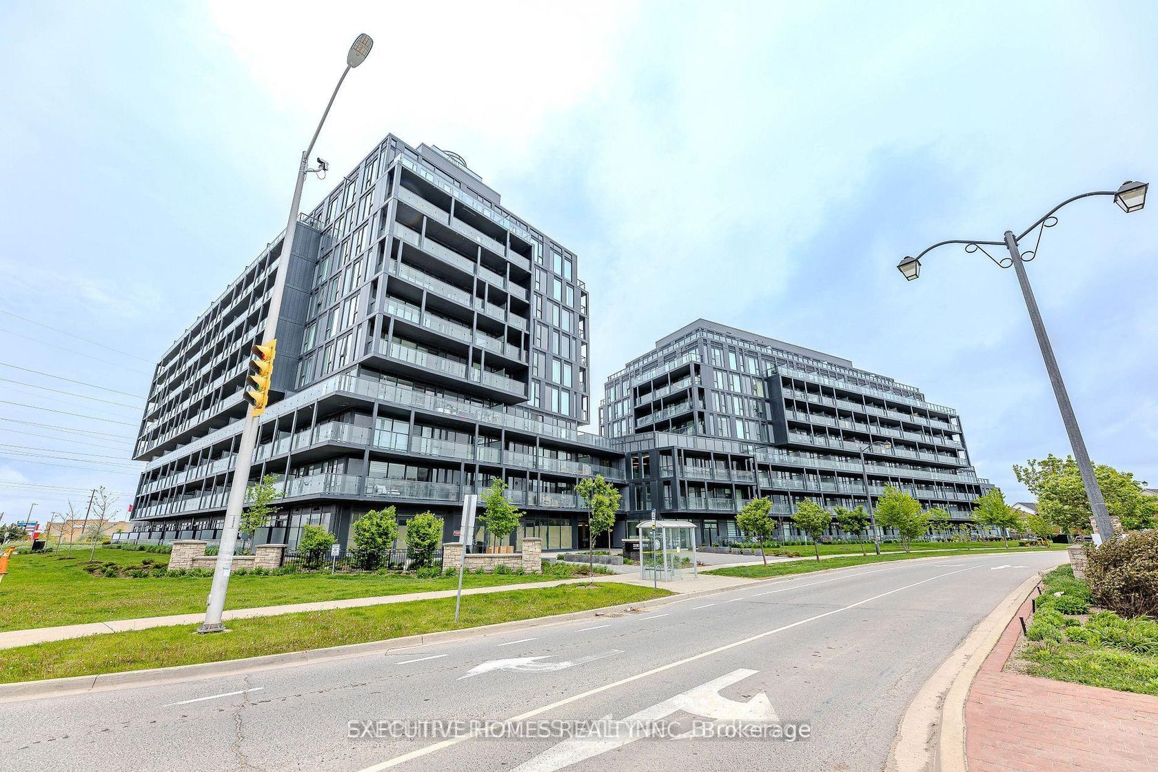 A 712 - 3210 Dakota Common, Alton, Burlington 