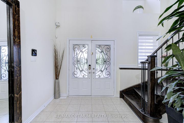 Photo 4 at 16 Ashcreek Drive, Credit Valley, Brampton