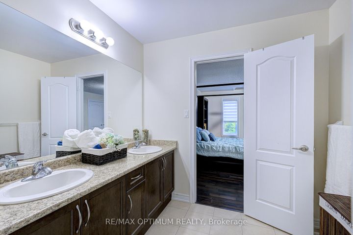 Photo 36 at 16 Ashcreek Drive, Credit Valley, Brampton