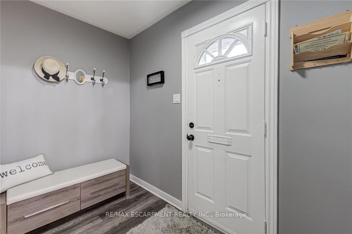 Photo 2 at 48 - 2825 Gananoque Drive, Meadowvale, Mississauga