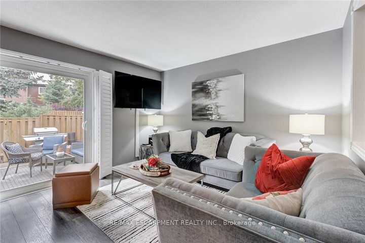 Photo 4 at 48 - 2825 Gananoque Drive, Meadowvale, Mississauga