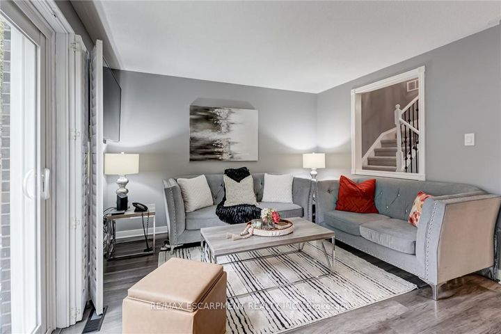 Photo 5 at 48 - 2825 Gananoque Drive, Meadowvale, Mississauga