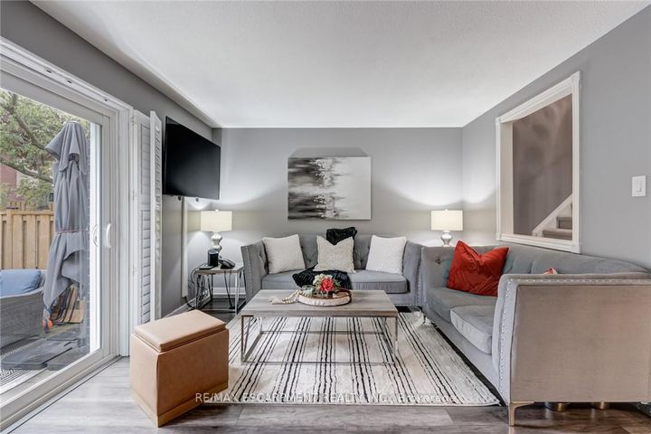 Photo 6 at 48 - 2825 Gananoque Drive, Meadowvale, Mississauga