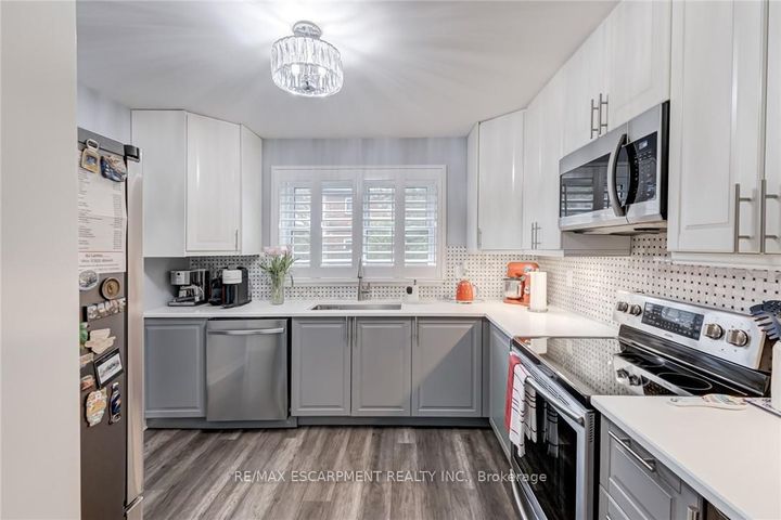 Photo 7 at 48 - 2825 Gananoque Drive, Meadowvale, Mississauga