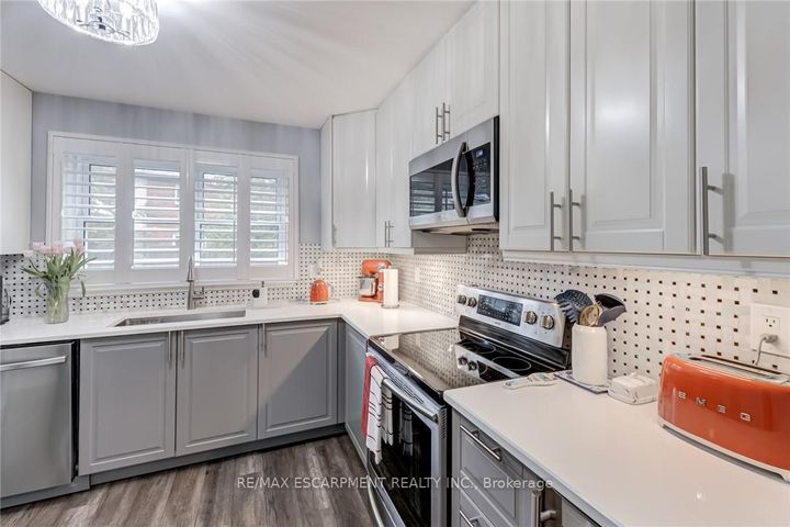 Photo 8 at 48 - 2825 Gananoque Drive, Meadowvale, Mississauga