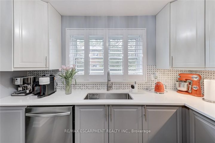 Photo 10 at 48 - 2825 Gananoque Drive, Meadowvale, Mississauga