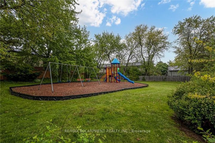 Photo 40 at 48 - 2825 Gananoque Drive, Meadowvale, Mississauga